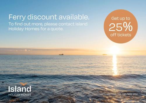 een folder voor vakantiehuizen op het eiland als gids bij Kipper Cottage in Wootton Bridge