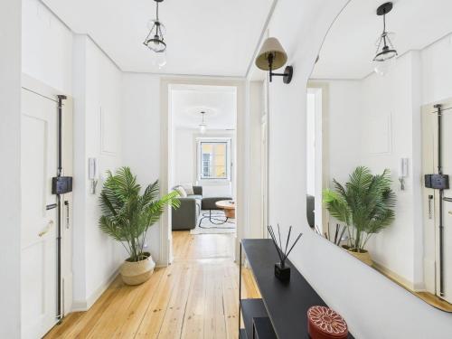 Bright 2BR w/ Office Space – Alfama Charm | By Airnest
