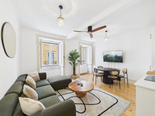 Bright 2BR w/ Office Space – Alfama Charm | By Airnest