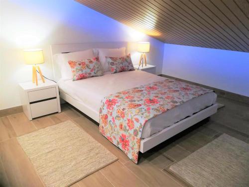 En eller flere senge i et værelse på Campo Mar - Golden House Villa