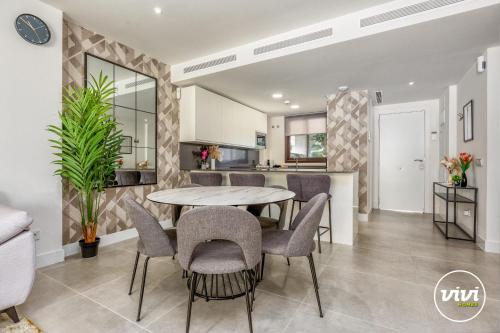 ViVi Homes - Apollo Luxury, Pool, Gym & Beach