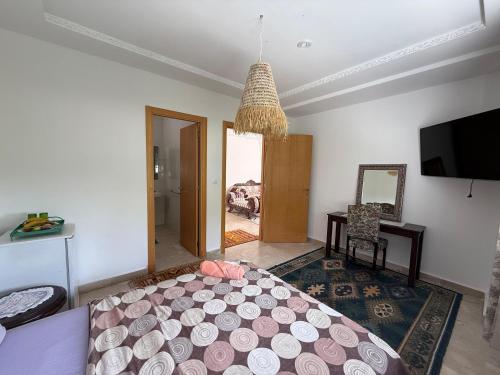 Postel nebo postele na pokoji v ubytování Private Suite and Rooftop - Charming Villa in Tangier