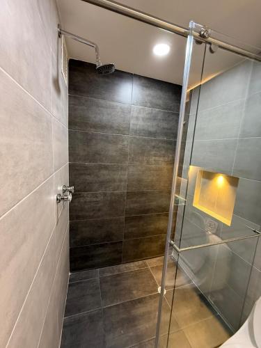 Et badeværelse på Luxury apartment, new and modern