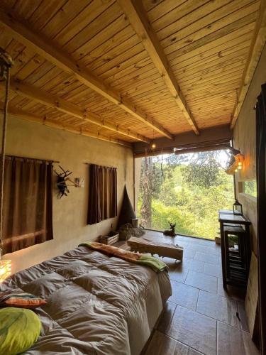 En eller flere senge i et værelse på Aldea Aventur