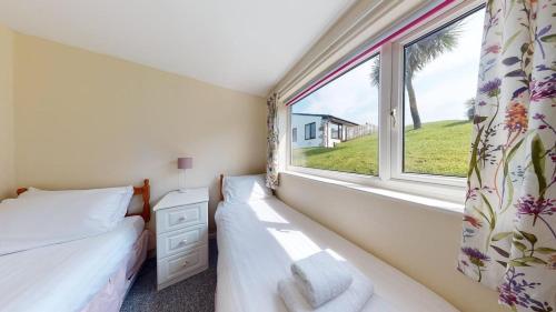 En eller flere senge i et værelse på D32 Chyanvean, Riviere Towans