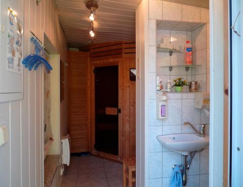 Phòng tắm tại FeWo Malchower See mit Pool