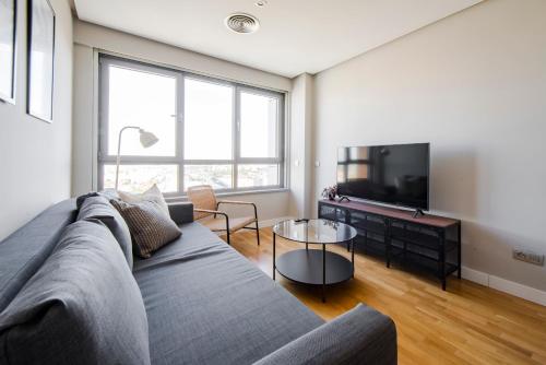 Sky Living para 4 con Parking en Sanchinarro
