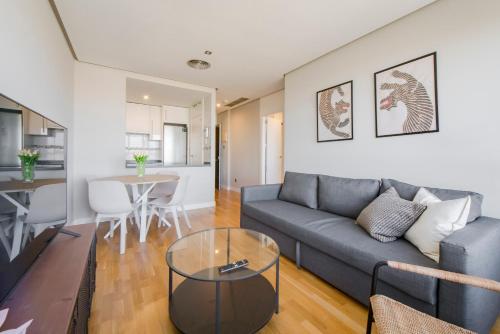 Sky Living para 4 con Parking en Sanchinarro