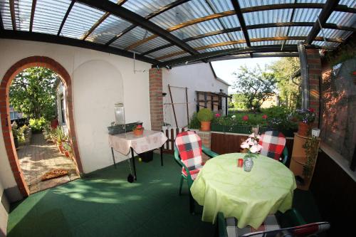 a patio with a table and chairs under a roof at Ferienhaus in Waren Müritz in Waren