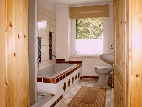 Et badeværelse på Ferienwohnung Land Fleesensee