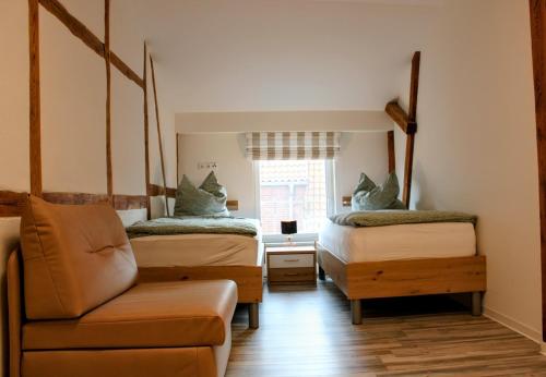 En eller flere senge i et værelse på Moderne FeWo am Malchower See