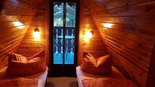 Posezení v ubytování Finnhütte am Lübbesee