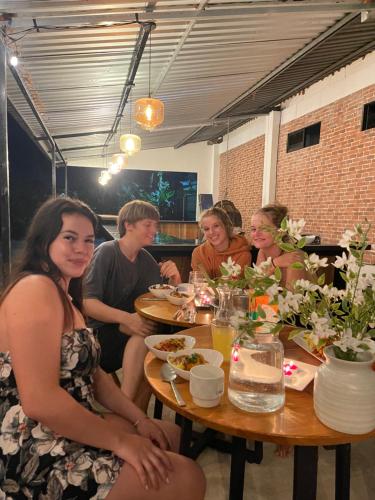 a group of women sitting around a table at Asha Hostel in Fortuna