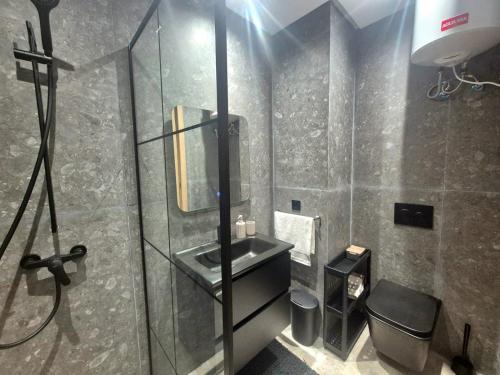 Ένα μπάνιο στο Dar Joudia by VivaStay, Comfort, charm and central location