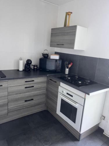 Køkken eller tekøkken på Home in Cenon