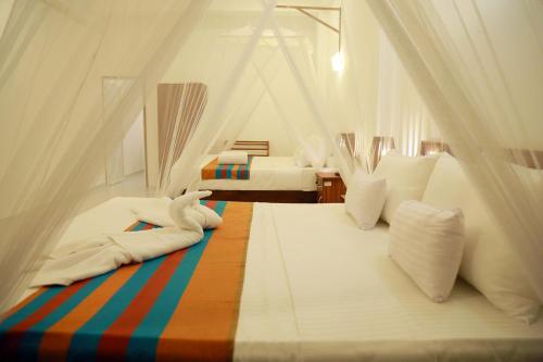 En eller flere senge i et værelse på Urban Tide Dickwella