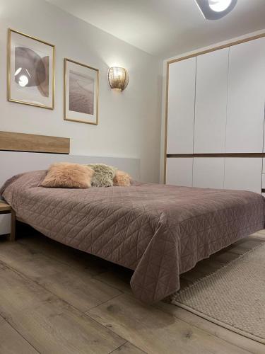 a bedroom with a large bed in a room at Modern Apartment in Tecuci
