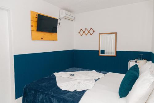a bedroom with a bed with blue and white at Pousada Recanto Porto de Galinhas in Porto De Galinhas