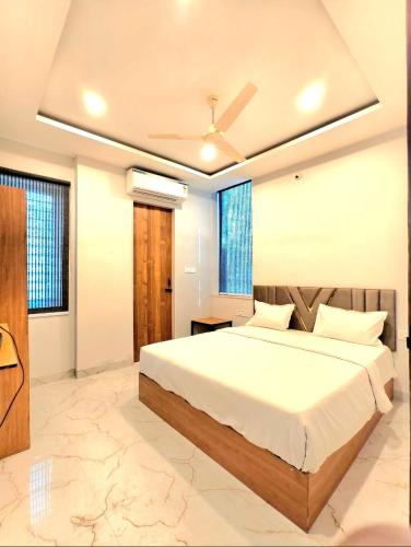 Giường trong phòng chung tại Hotel Trivana