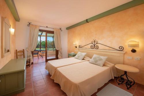 En eller flere senge i et værelse på Lantana Resort 1Bed Apartment Beach Pool & Balcony