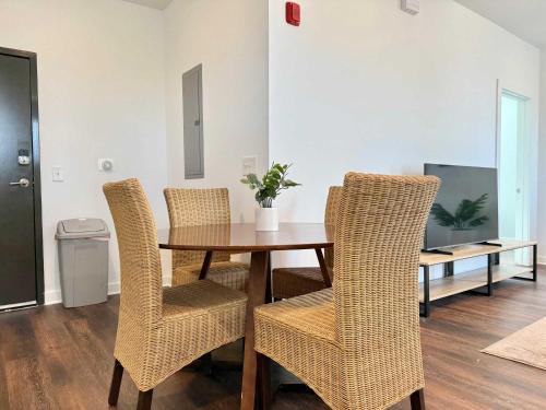 a dining room with a table and wicker chairs at New 1B1B Condo in Old Fourth Ward 542Blvd207 in Atlanta