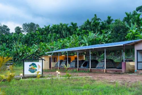 En have udenfor Dandeli Jungle Valley Resort