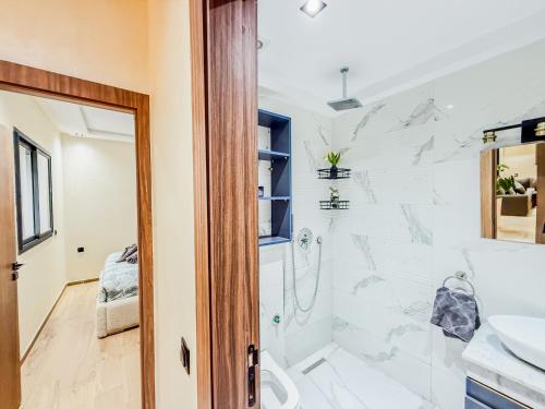 Phòng tắm tại Modern Studio Menara Garden