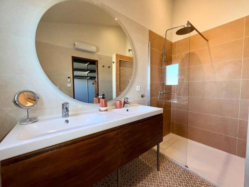 a bathroom with a sink and a mirror and a shower at Urban Oasis - Duplex Design, Piscine privée in Perpignan