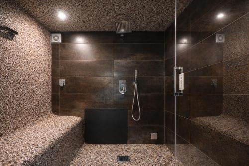 Entire Loft in Via Margutta 2BR -2BA Private steam bath Inside The loft