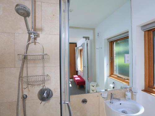 Et badeværelse på Courtyard Cottage