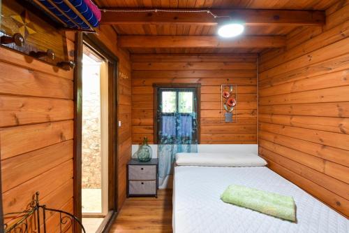 En eller flere senge i et værelse på L'Vinia Charming Rural House