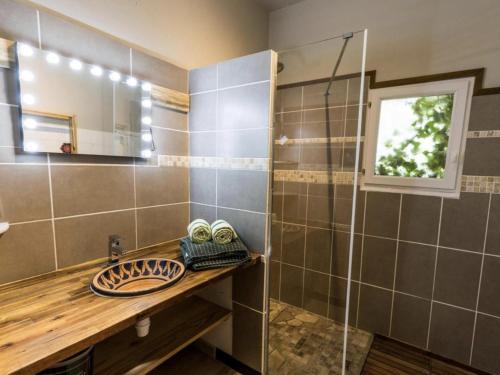 Et badeværelse på Au ptit Tchestê