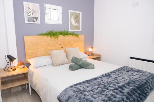 En eller flere senge i et værelse på Casa Luna Rural Con Piscina y Jardín