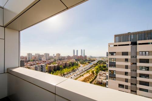 Terraza y Vistas para 6 con Parking en Sanchinarro