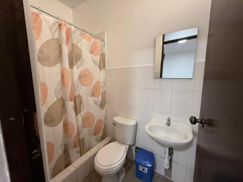 Phòng tắm tại Hostal La Reserva - Pisco