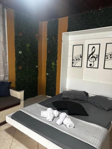 En eller flere senge i et værelse på Pousada Familia