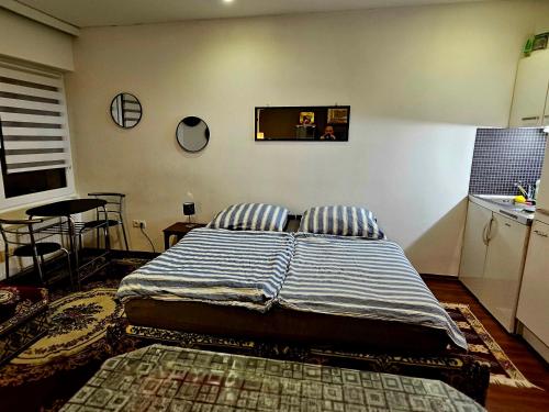 a bedroom with a bed with a blue blanket on it at Moderne Unterkunft mit orientalischem Flair und Top-Lage näher Bonn in Meckenheim