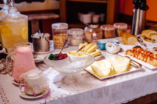a table topped with a buffet of food and drinks at VELINN Pousada Face Norte in Ilhabela