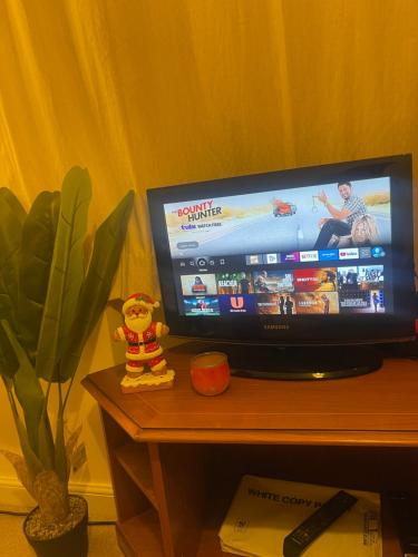 a flat screen tv sitting on top of a table at Wilsuel homestay in Wolverhampton