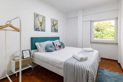 a small bedroom with a bed and a window at Ambassador's Retreat in Oeiras