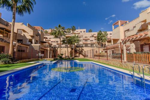 Los Collados con Jardín y Piscina By Aloha Palma