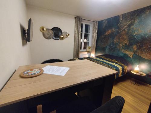 Ένα ή περισσότερα κρεβάτια σε δωμάτιο στο Bienvenue à Vinélys