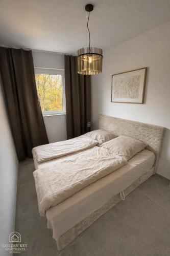 Postel nebo postele na pokoji v ubytování Modernes Apartment mit Balkon und Tiefgarage Toplage Paderborn