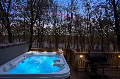 Swimmingpoolen hos eller tæt på Great Lakefront, FIFA 2026, Hot Tub, Pool, Games