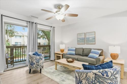 Cozy Coastal Retreat - Walk to Beach & Pool photo 7