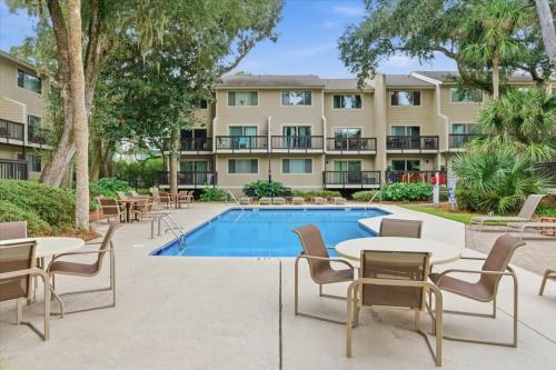 Cozy Coastal Retreat - Walk to Beach & Pool photo 4