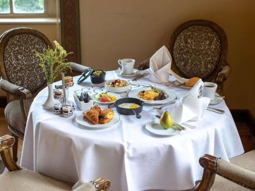 Comida en o cerca de este hotel