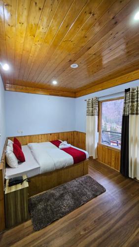 Postel nebo postele na pokoji v ubytování Hill Ice Guesthouse - Tosh Valley