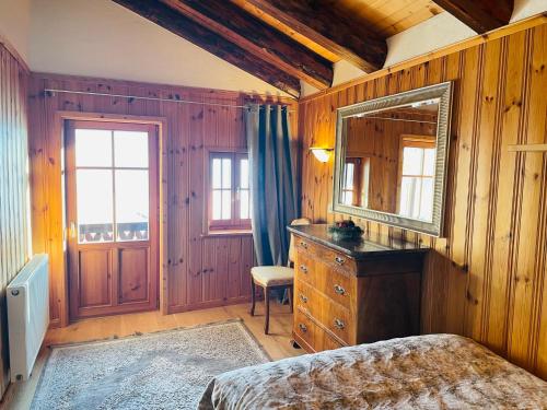 Giường trong phòng chung tại Chalet Rayon de Soleil Gryon Villars