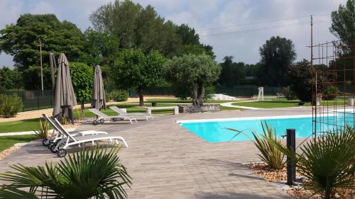 Bazén v ubytování Dimora La Risorgiva nebo v jeho okolí